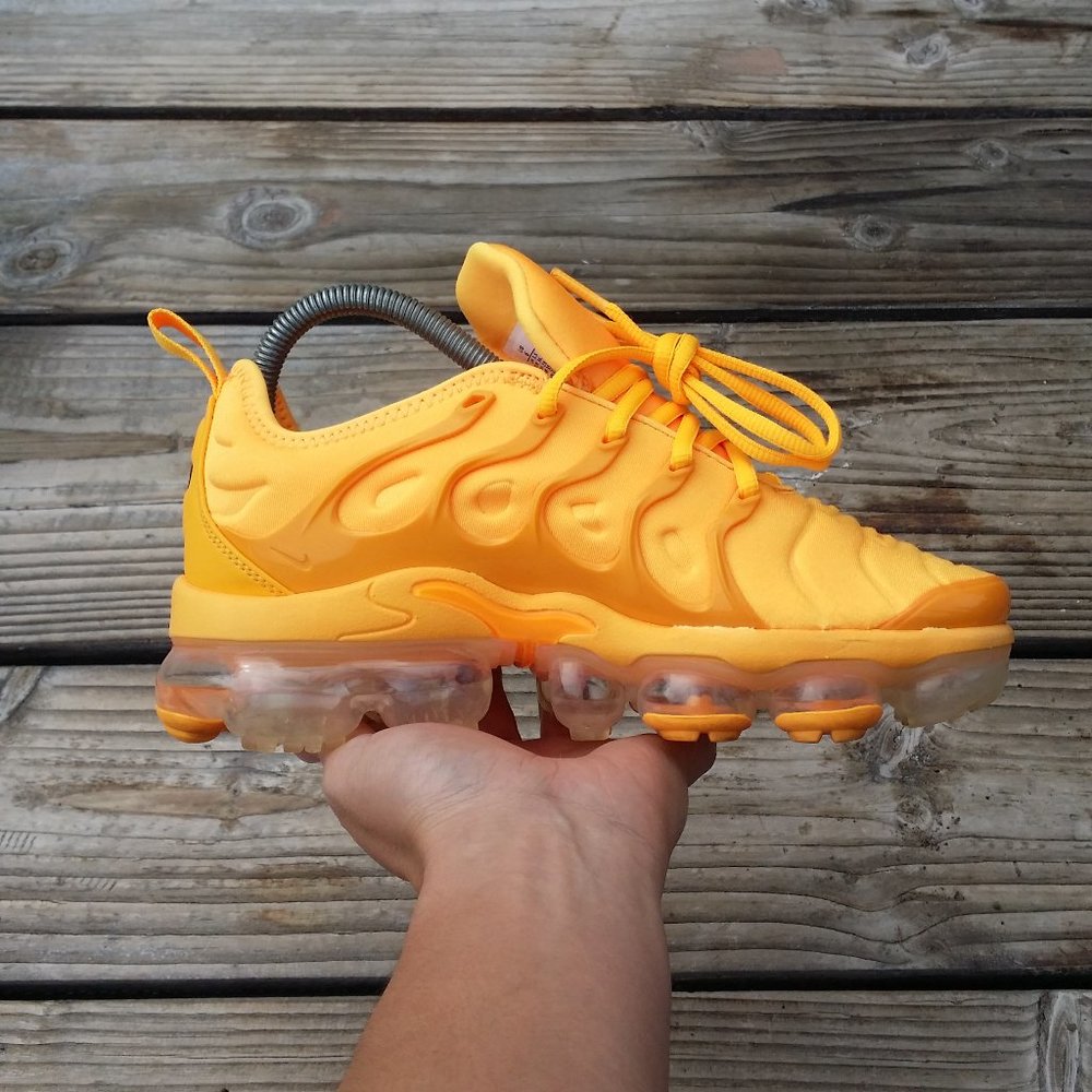 Size 6 Women Nike Air VaporMax Plus Orange Running Shoes Sneakers - Picture 3 of 8